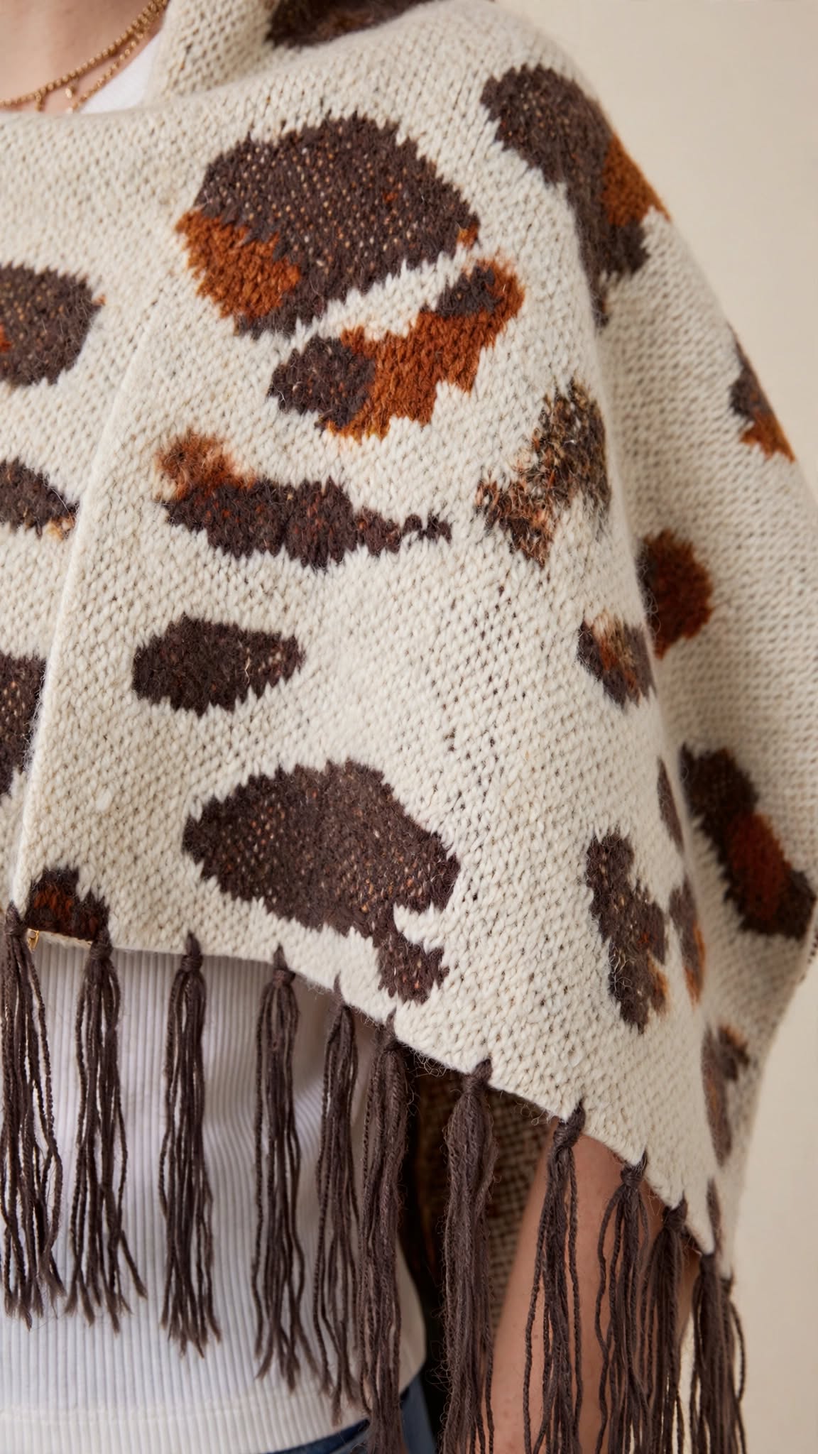 Châle Poncho Tricoté à Franges – Motif Tendance & Confort Douillet